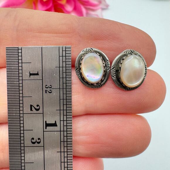 Mother Of Pearl MOP Oval Cabochon Silver Bezel Stud Earrings Southwestern Tribal - Picture 12 of 16